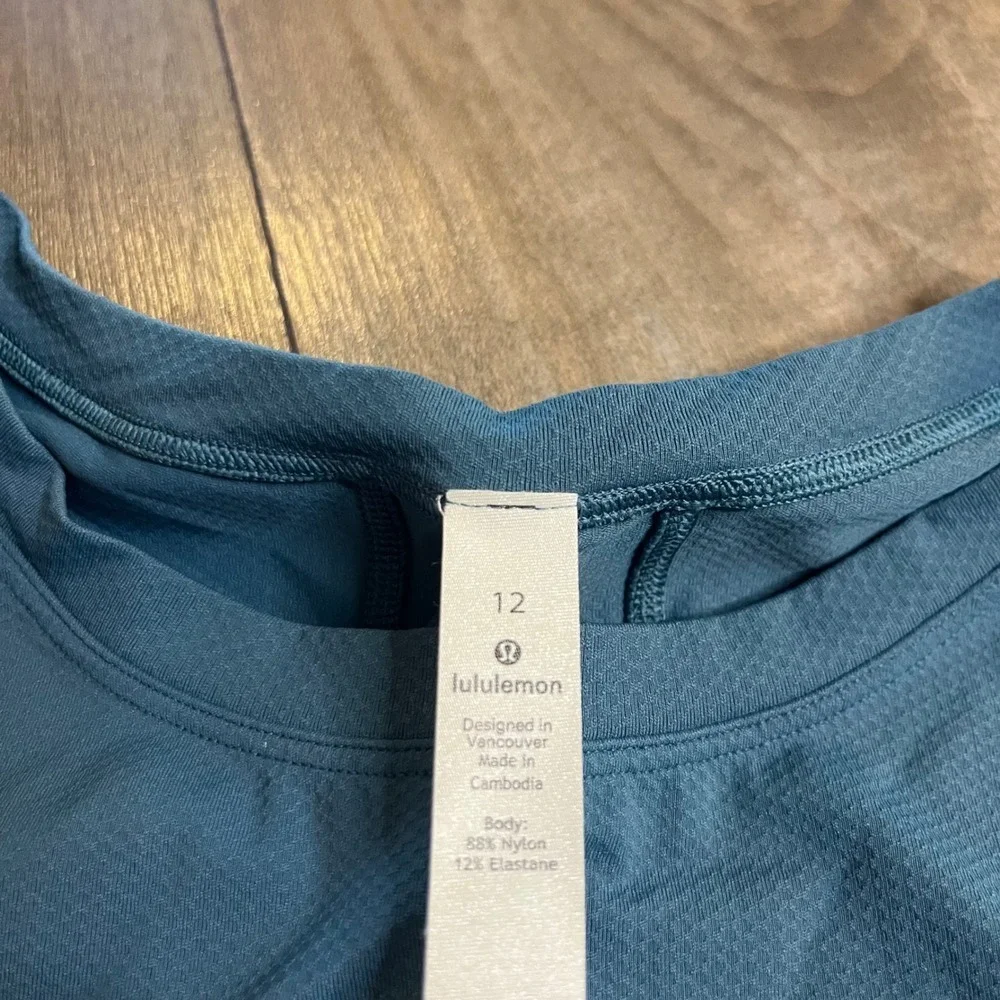 Lululemon Size 12 Teal Mesh Athletic Tank Top‎ Cropped Sleeveless